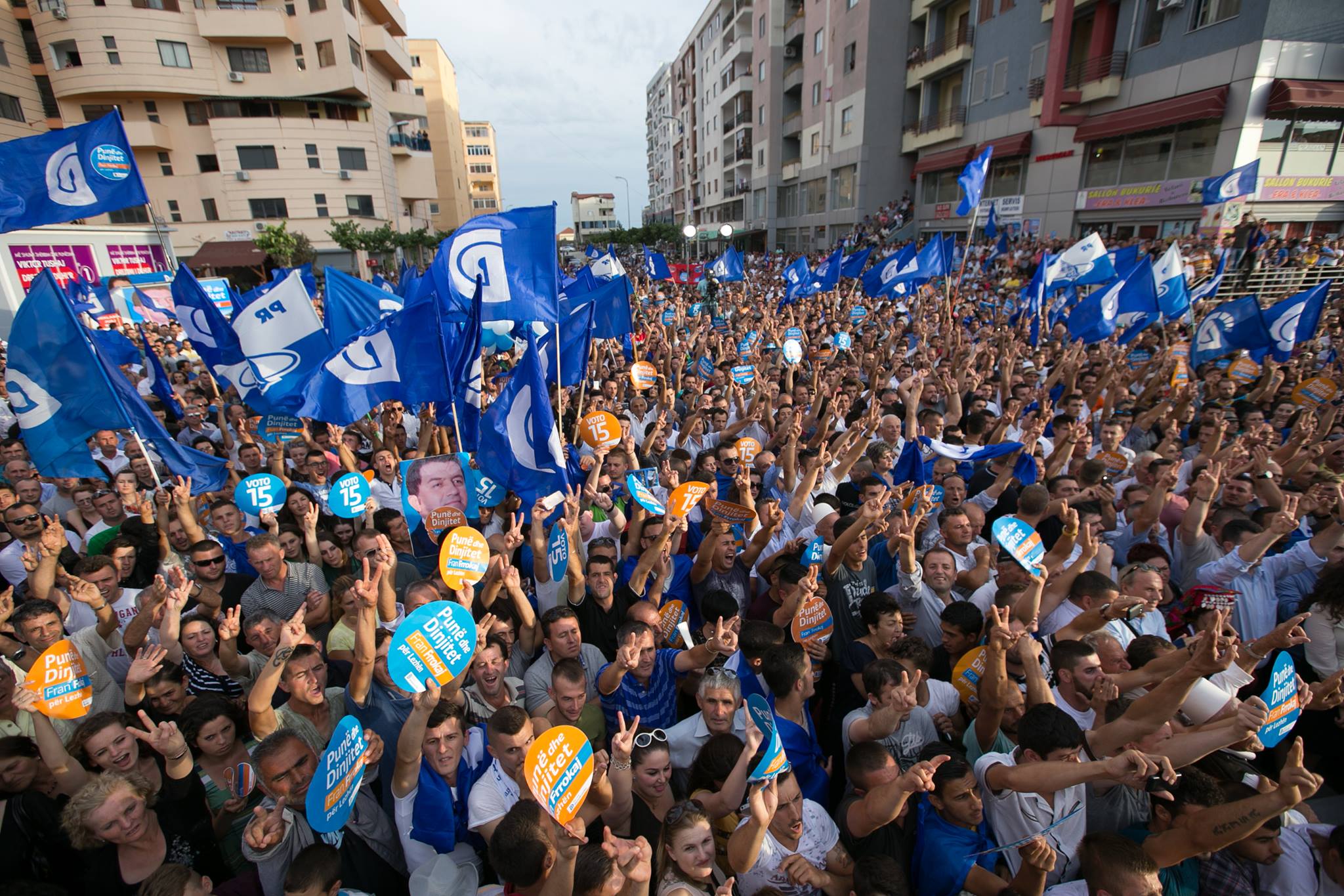 Lulzim Basha në Kavajë: Me ne është Amerika!
