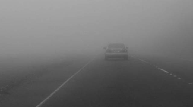 Mjegulla e dendur në Korçë e Kukës prej 3 ditësh sjell vështirësi qarkullimi dhe viroza