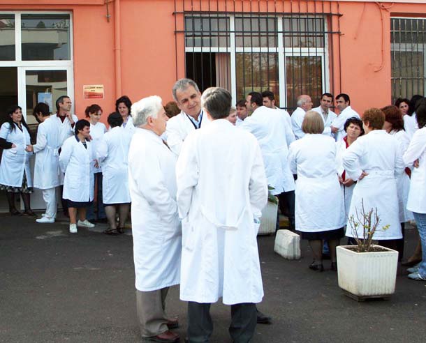 Kundër koncensionit të laboratorëve spitalorë, protesta në QSUT