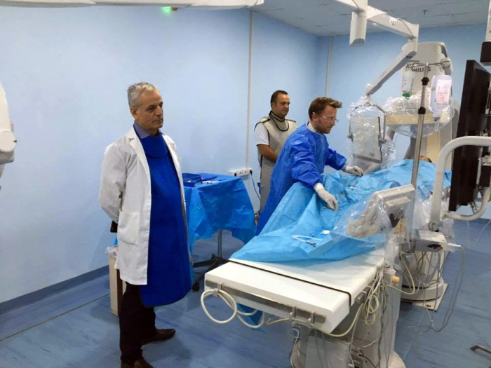 SKANDAL/ Edi Rama përuron repartin e ri në spitalin e Shkodrës i shoqëruar nga drejtori i një spitali privat