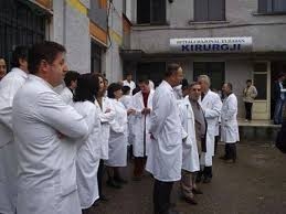 EMRI/ Gjirokastër, vdes pacienti që bie nga kati i dytë i spitalit