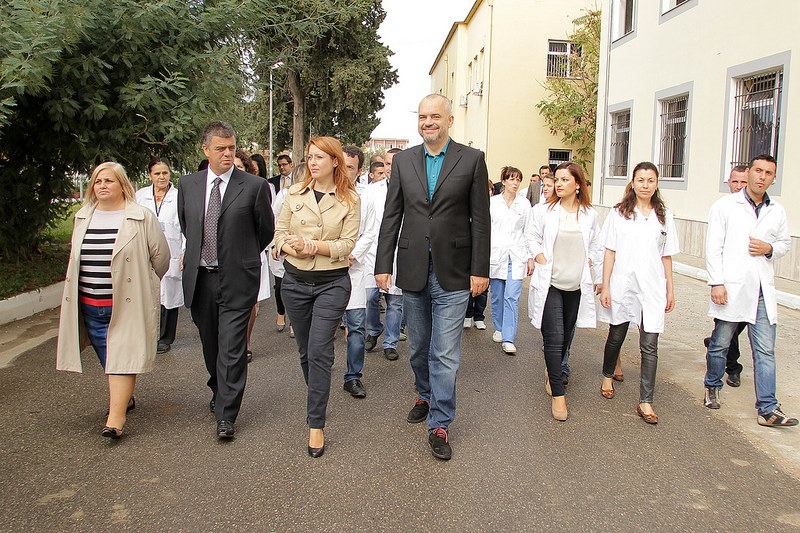 Rama bën shakanë e rradhës: Mandatin tjetër dot ia heq tenderat Ministrisë së Shëndetësisë