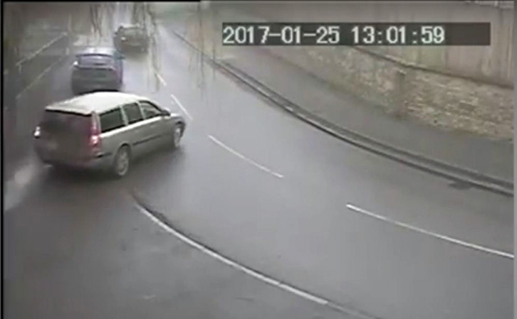 VIDEO/ E frikshme, i vjedhin makinën bashkë me fëmijën 10-muajsh brenda