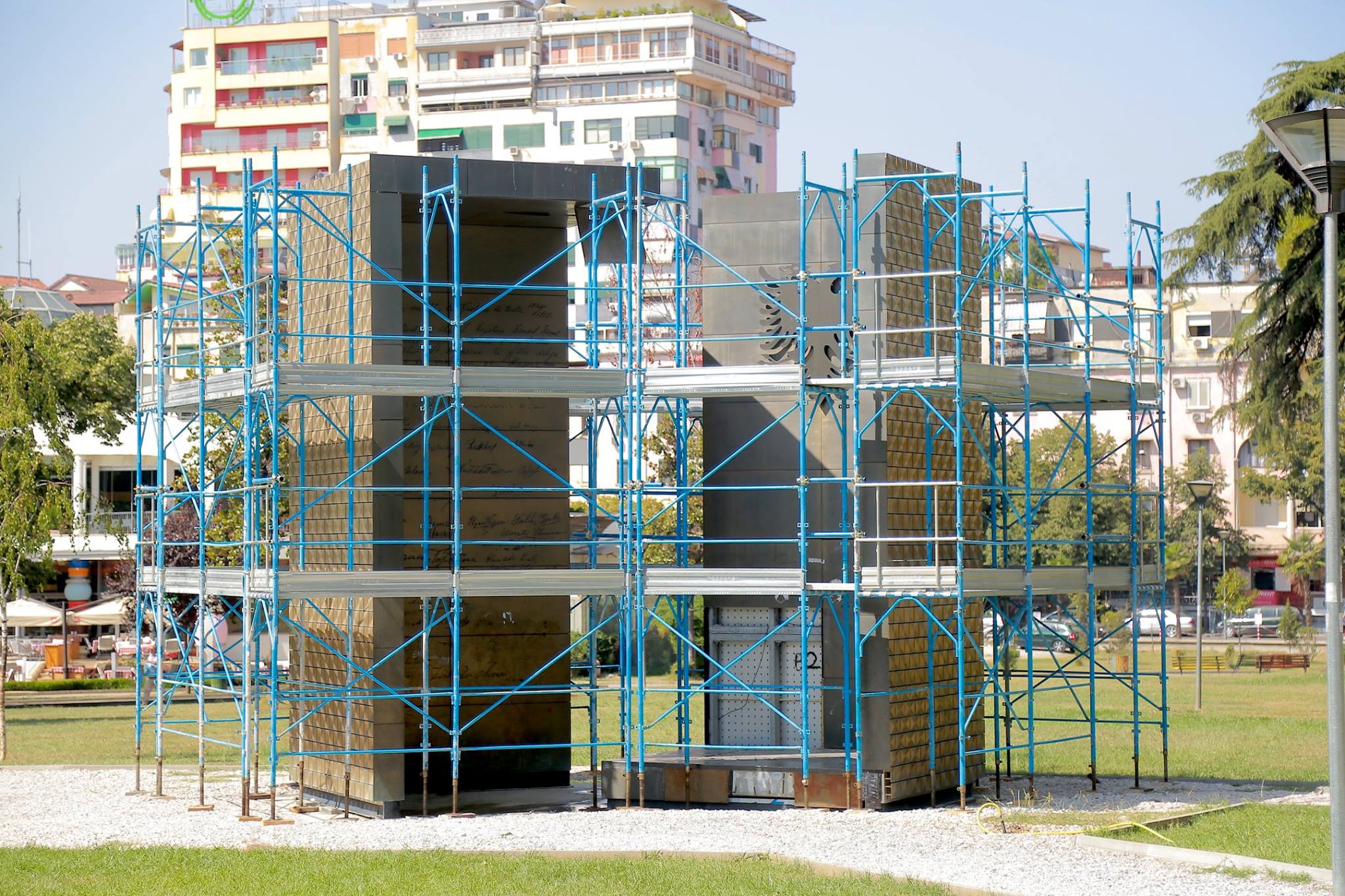 Nis restaurimi i Monumentit të Pavarësisë në Tiranë
