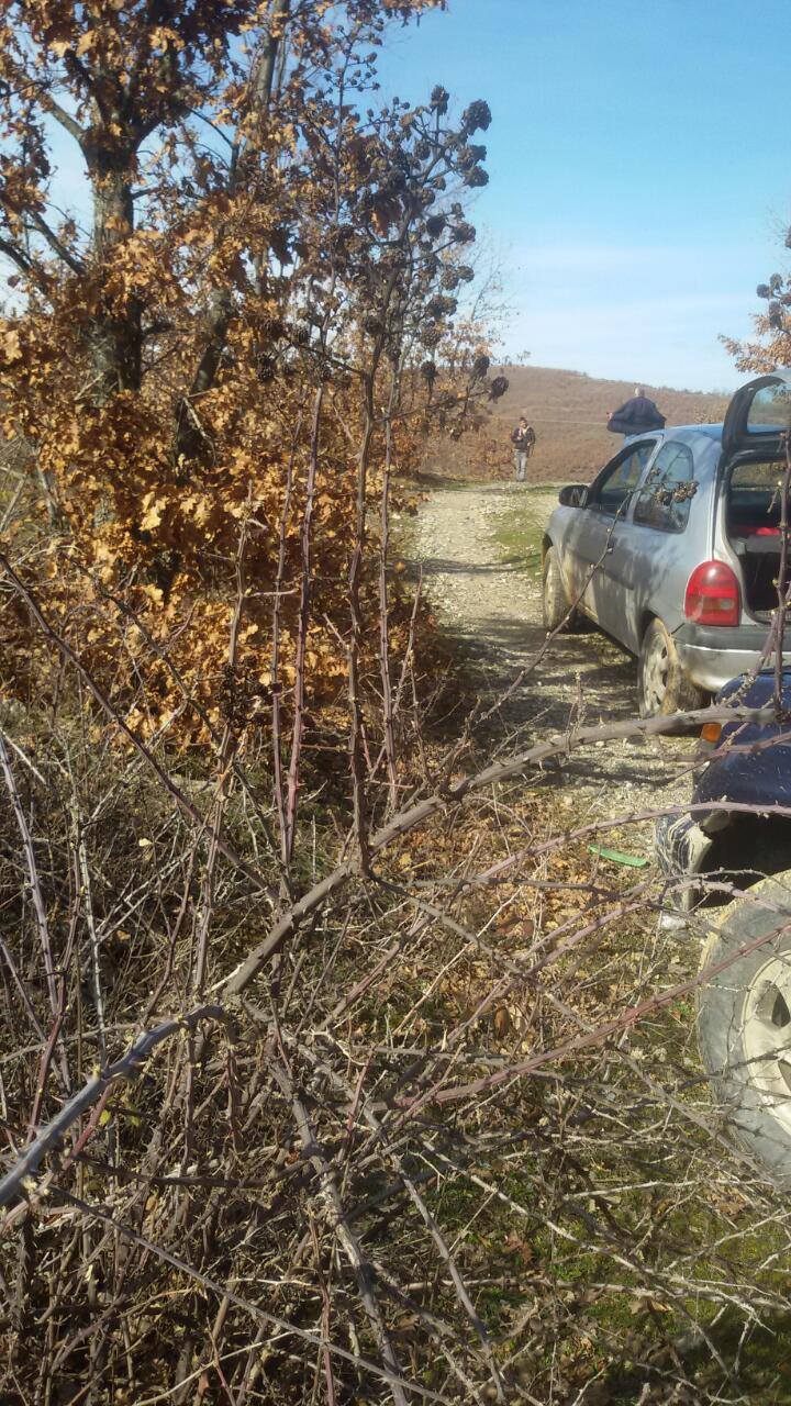 Kërcënon policinë “mos u afroni do tu vrasë”, arrestohet pas disa orë negocitash