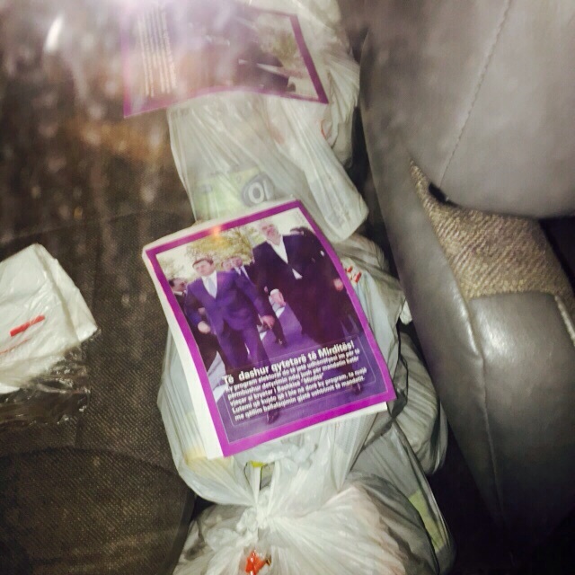 VIDEO & FOTO/ Mirditë, mbështetësit e PD bllokojnë ndihmat e kandidatit të PS, policia nuk reagoi në kohë