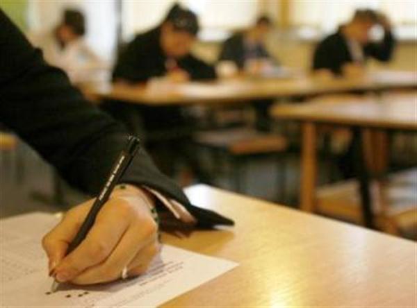 MESAZHET/ Maturantët i shkruajnë Berishës: Doktor…! Po ju shkruaj si të isha mbesa juaj…!