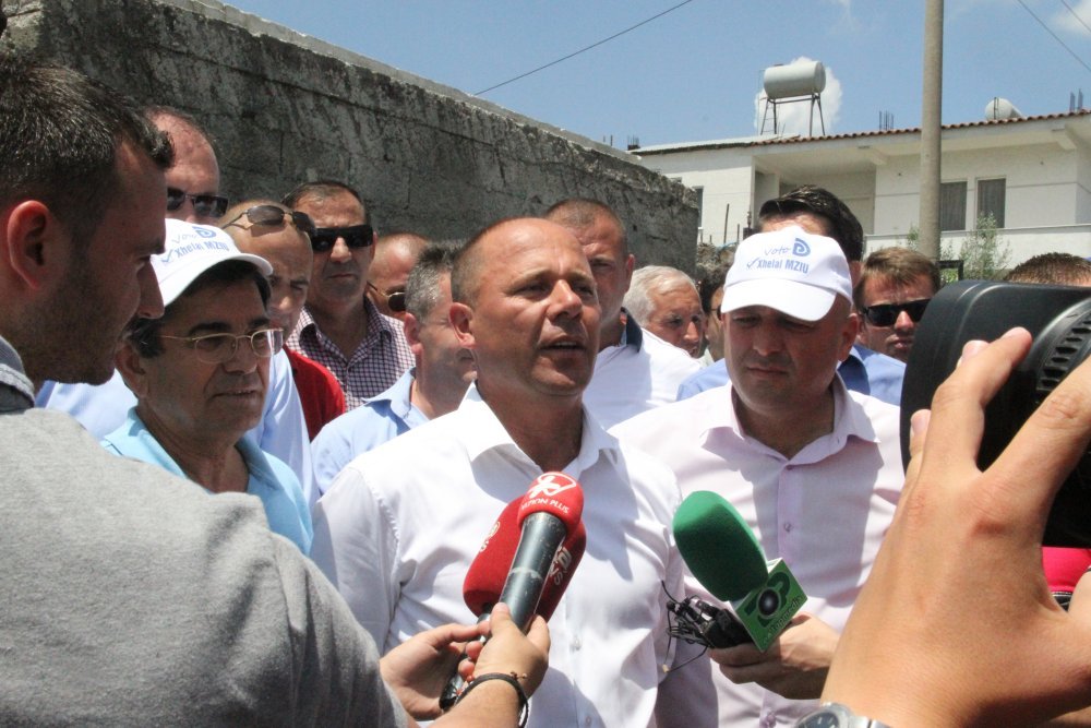 Jemin Gjana: Plumbi u nis për Mziun, u devijua përdhe. Gjici: Nuk është aktivist i imi