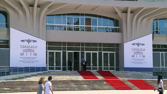 Sot në Tiranë fillon punimet 4-ditore Asambleja Parlamentare e NATO-s