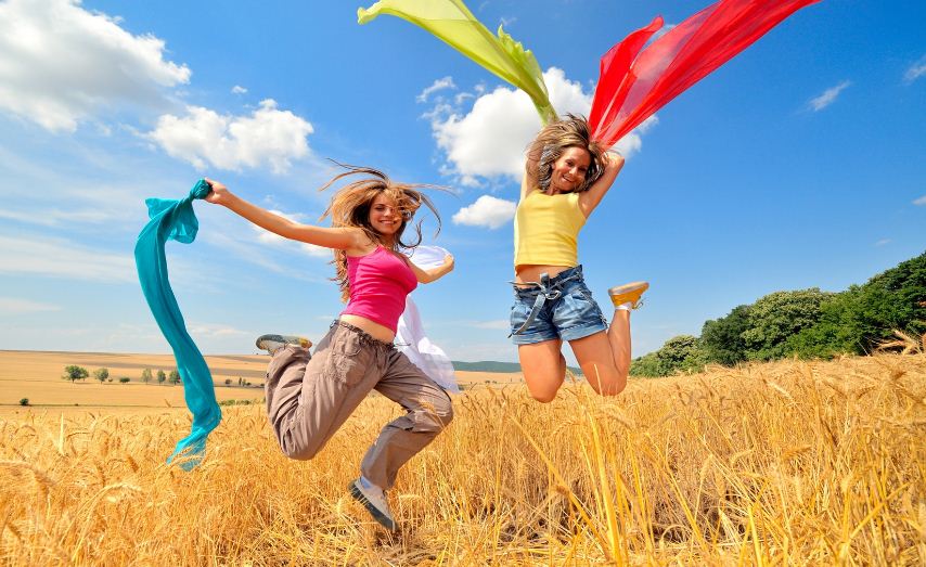 STUDIMI/ Qëndrimi në natyrë e shton lumturinë