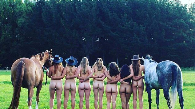 FOTO GALERI/ Studentët e veterinarisë pozojnë nudo