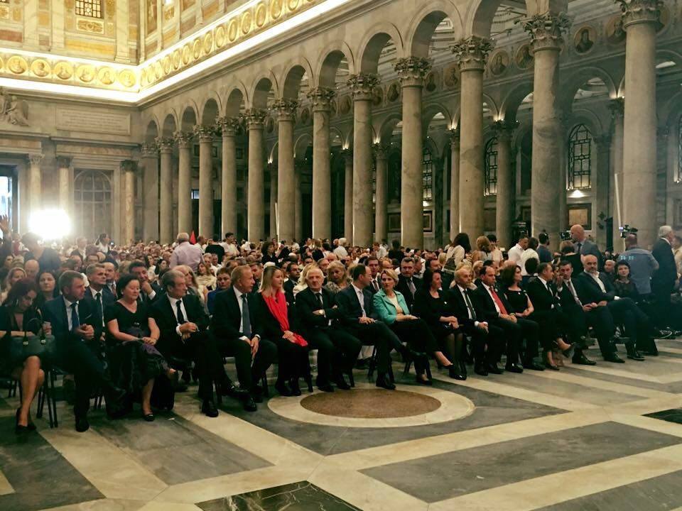 Berisha zbulon detajet e koncertit në Vatikan: Kur Rama më pa atje sa nuk i ra të fikët