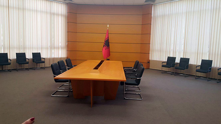 FOTO/ Rama “flak” Xhafajn si negociator, Meta “përzgjedh” Manjanin