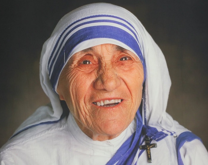 Portreti i Nene Terezes mbi kartmonedha? Absurd!