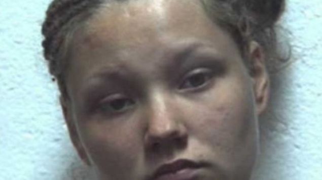 TRAFIKIMI ME I RI/ Drogë dhe armë në organin gjenital të femrave