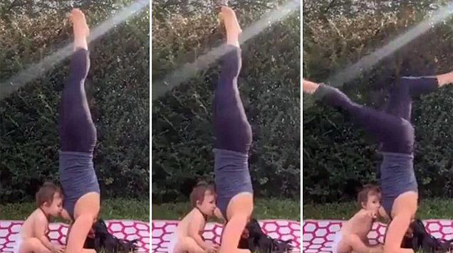 VIDEO/ Kjo nënë, ushqen me gji fëmijën kokëposhtë