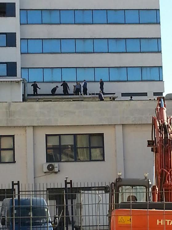 FOTO EKSKLUZIVE/ Shtetasja e huaj u vetëhodh nga kati i 6-të i hotelit