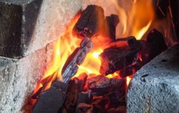 U intoksikuan nga ngrohja me qymyr, burrë e grua përfundojnë në spital