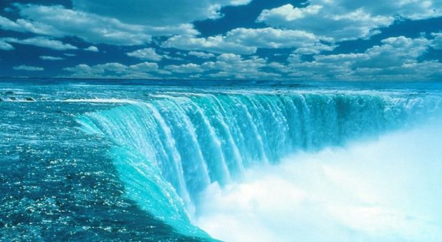 VIDEO/ Droni kapë pamje mahnitëse të Ujëvarave të Niagarës