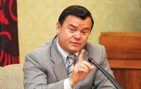 Nikoll Lesi: Aleksandër Frangaj më mori 100 mijë dollarë, Ben Blushi gazetarët