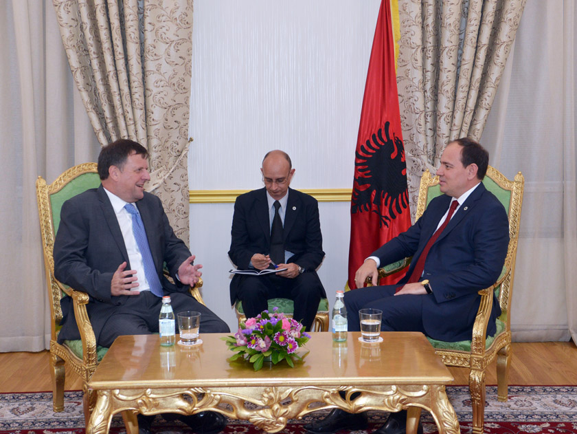 Nishani me Cannon, Londra rol në reformën në drejtësi