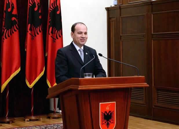 Presidenti Nishani dekreton ndryshimet, hyn në fuqi Kodi i ri Zgjedhor