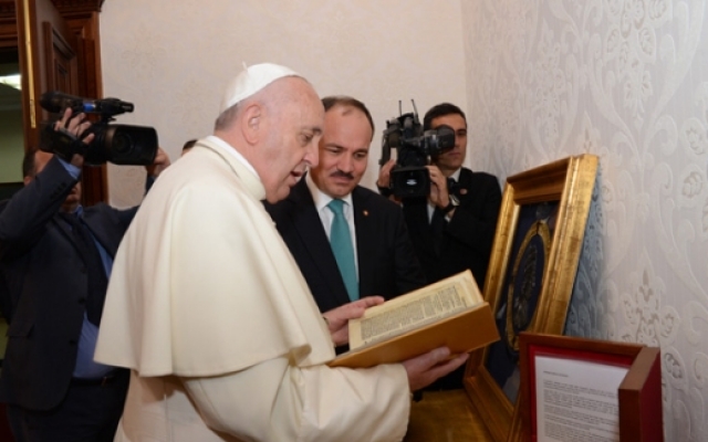 Presidenti i Republikës përshëndet autorizimin e Papa Françeskut për shenjtërimin e Nënë Terezës