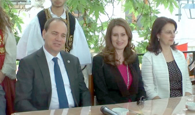 Busti i Skënderbeut nuk u hoq, spekulantët e vegjël nuk deshën ta shihnin