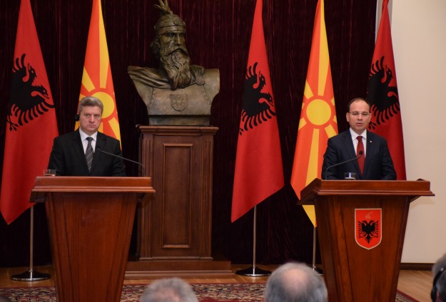 Nishani, shqetësim të madh për situatën në Kumanovë