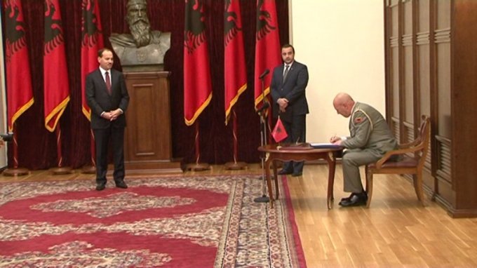 Nishani largon shefin e Shtabit të Përgjithshëm të Ushtrisë, rrëzon kërkesën e Ramës