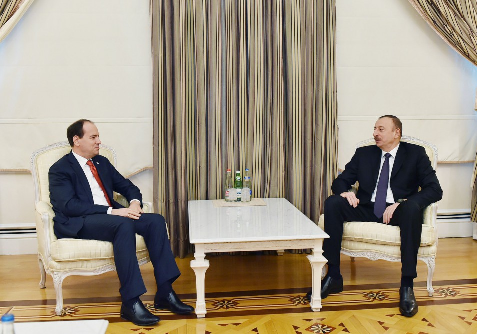 Nishani takon tre Presidentë në Baku