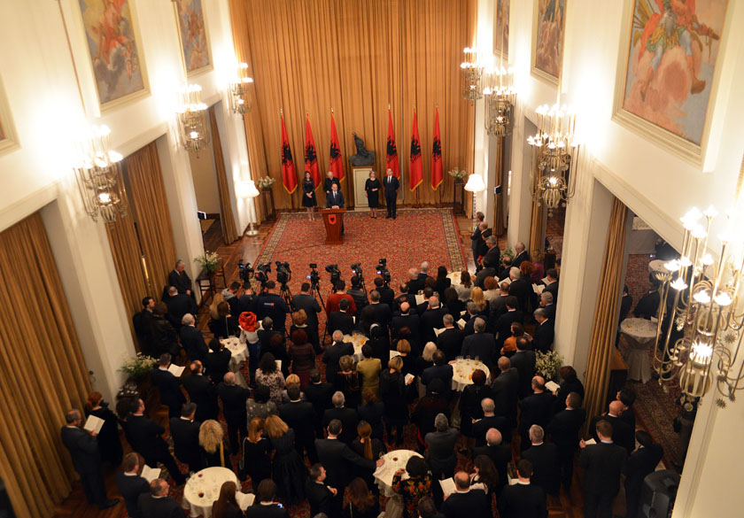 Presidenti Nishani, pritje me diplomatët e huaj në Tiranë