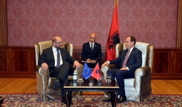 Presidenti Nishani takon Schulz: Shqipëria në gadishmëri për të zgjidhur krizën e refugjatëve