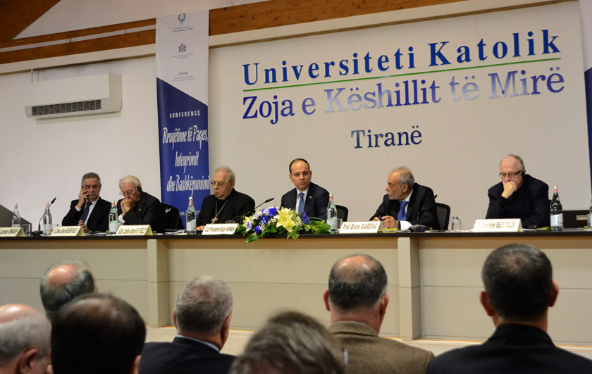 Nishani shpjegon përvojën shqiptare të paqes