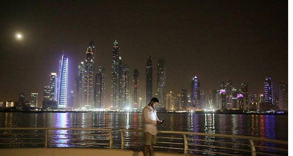 FOTO/ Nuk do ta besoni dot, shikoni çfarë celulari përdor Noizy