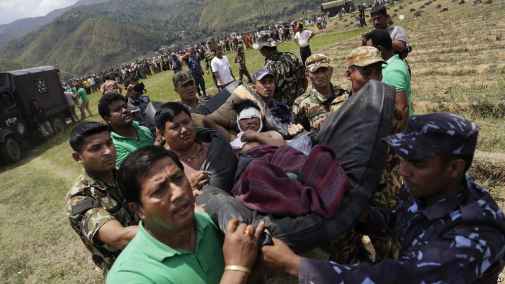 Nepal, arrin në 5 mijë numri viktimave, kryeministri paralajmëron se mund të shkojë në 10 mijë