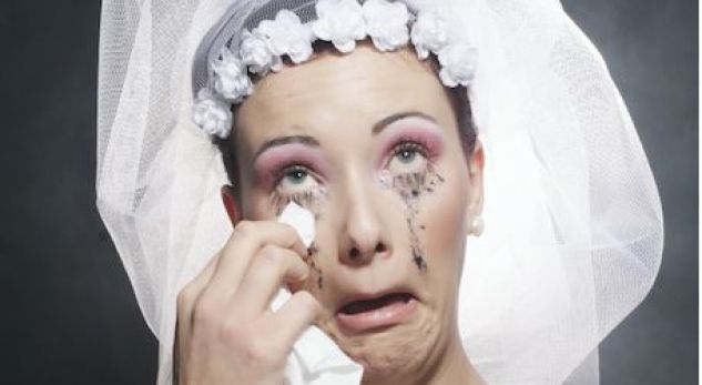 Gruaja pa make-up, burri e denoncon një natë pas martese