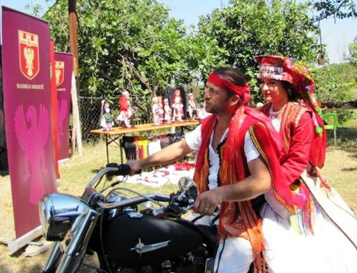 FOTO LAJM/ Nuse mirditore…, me Harley-Davidson