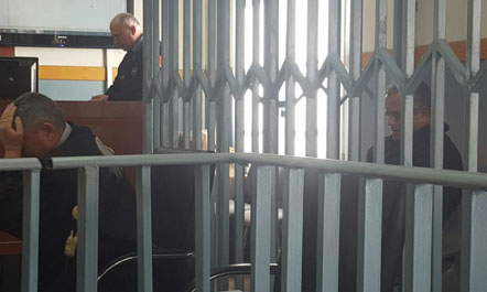 Lirohet mësuesi që rrahu nxënësin: Më ngritën kuth