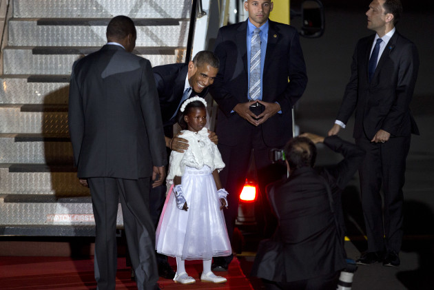 FOTO/ Obama mbërrin në Kenia, darkon me familjen