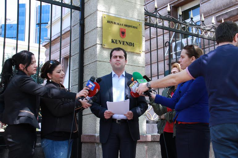 BLLOKON QEVERIA/Dështon kompromisi për aktet nënligjore të dekriminalizimit