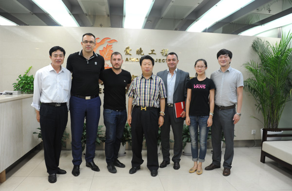 FOTO/RD: Olsi Rama, vëllai i Kryeministrit, pas kompanive kineze që do marrin Spitallën