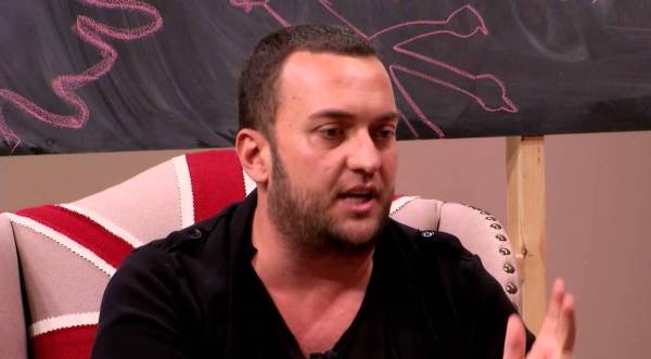 FOTO GALERI +16/ Denoncon Olti Curri: Burri i fut duar vajzës në autobus