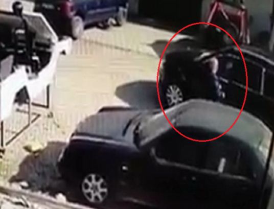 Tiranë, e vjedhin në mes të ditës, gazetarja kërkon ndihmë