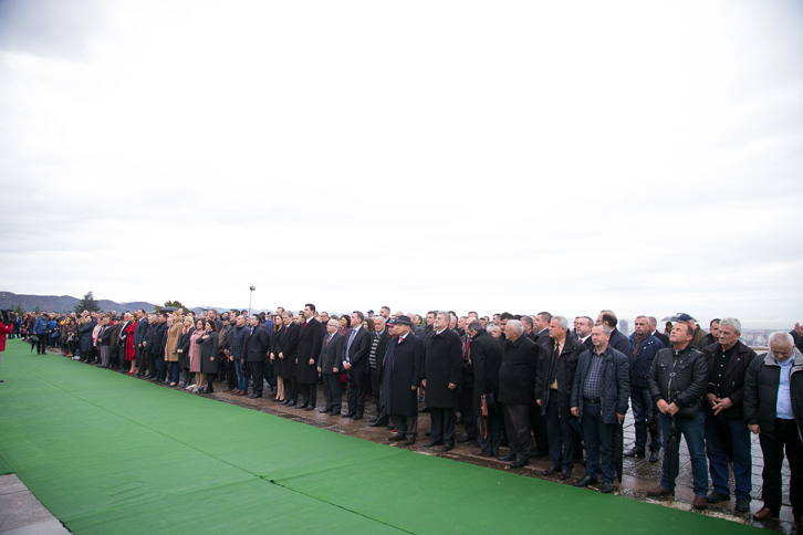 FOTO GALERI/ Opozita përkujton 28 Nëntorin