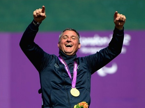 FOTO/ Hajdutët i vjedhin medaljen e artë olimpike në  Itali, Policia ia gjen në Shqipëri