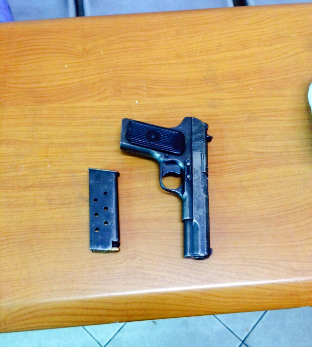 FOTO/ Tiranë, pranga të dyshuarit si vrasës me pagesë