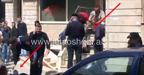 VIDEO/ Tiranë, përleshje me armë në një pikë bastesh, policia arreston tre person, i katërti ikën