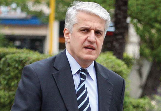 FOTO LAJM/ Pandeli Majko nuk e di që Pashkë kanë sot edhe katolikët, uron vetëm ortodoksët