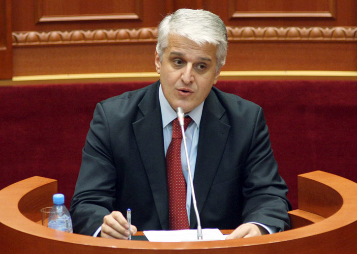 Majko drejton gishtin nga qeveria: Këta nuk janë engjëj! Treçereku i ngjan Byrosë Politike